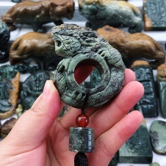 岫岩河磨玉（透闪石质玉）未镶嵌把件