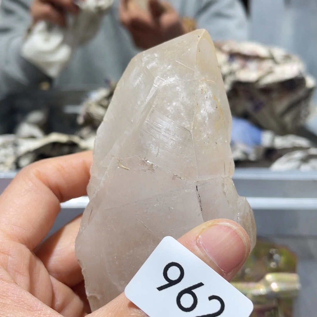 水晶摆件……未镶嵌