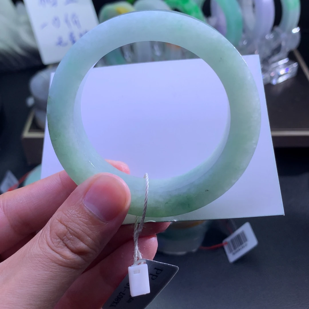 未镶嵌翡翠手镯定制翡翠