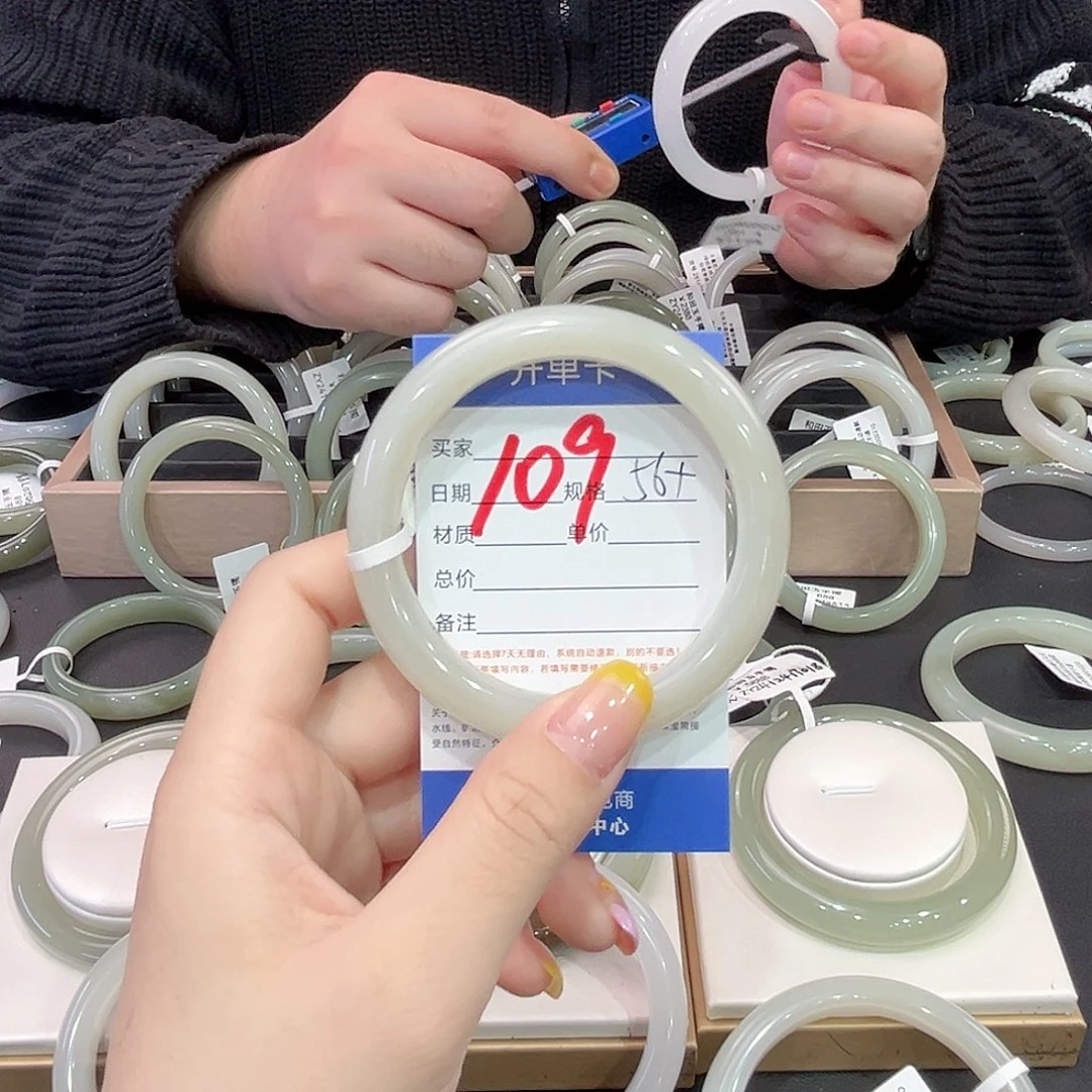 和田玉手镯未镶嵌