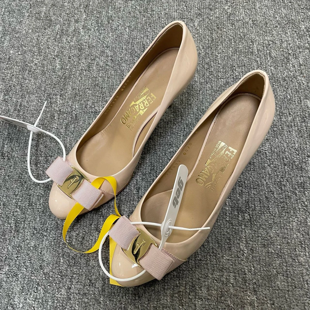 95新 FERRAGAMO/菲拉格慕 圆头套脚细跟高跟鞋 36码/7947