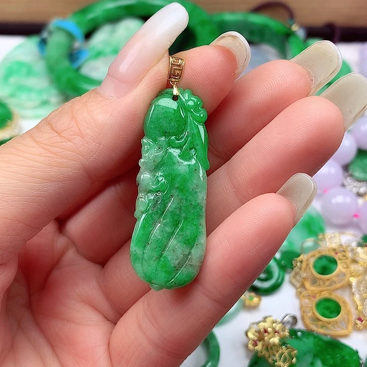 翡翠18K金镶嵌颈饰翡翠