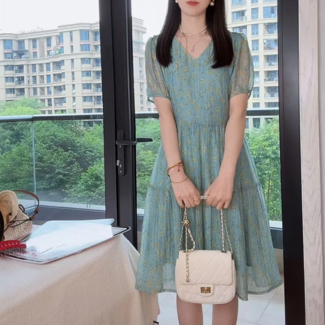连衣裙碎花显瘦气质时尚夏季法式减龄大方中长款收腰裙子