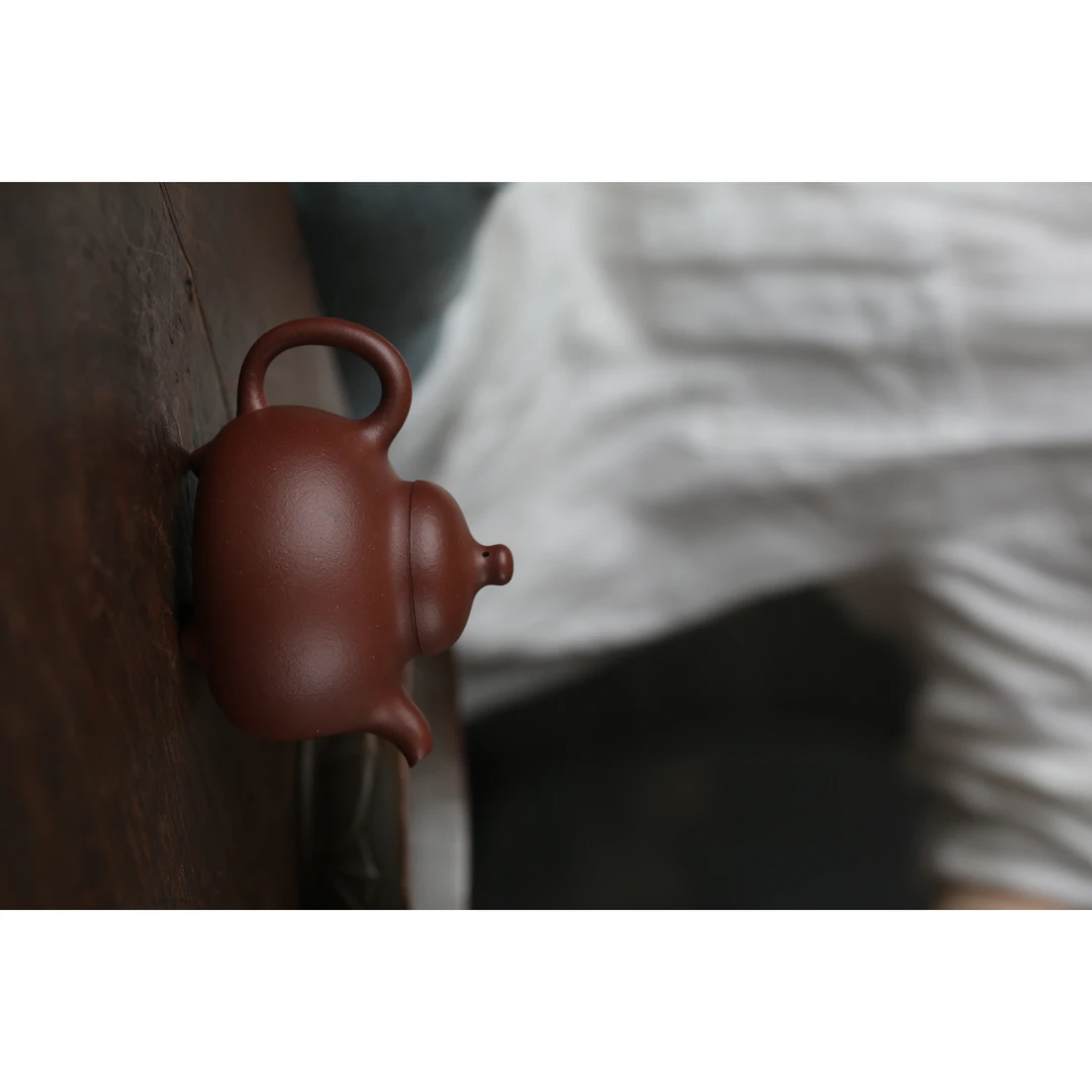 懂茶帝-紫泥三足乳鼎宜兴原矿紫砂壶