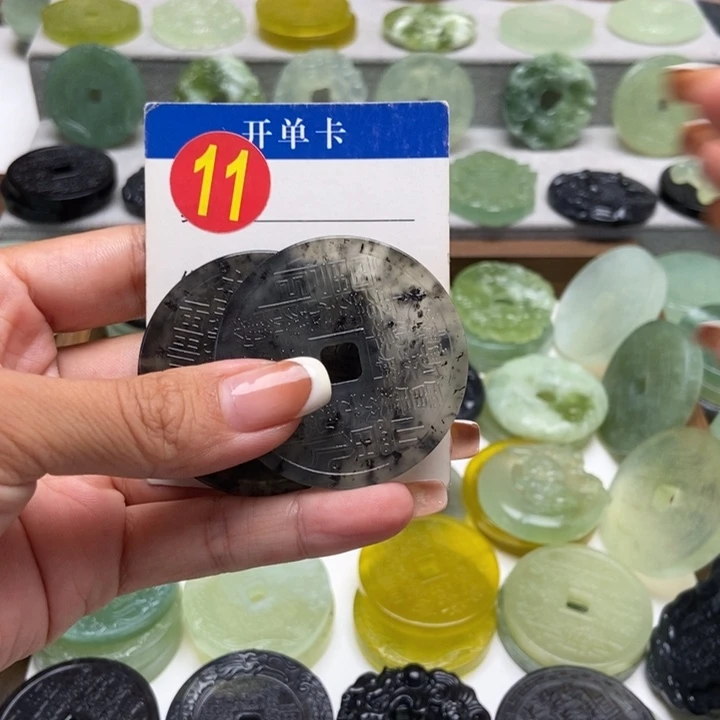 未镶嵌蛇纹石玉颈饰大****王