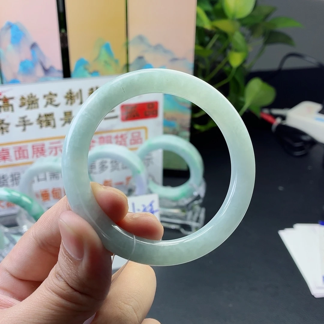 定制翡翠未镶嵌手镯