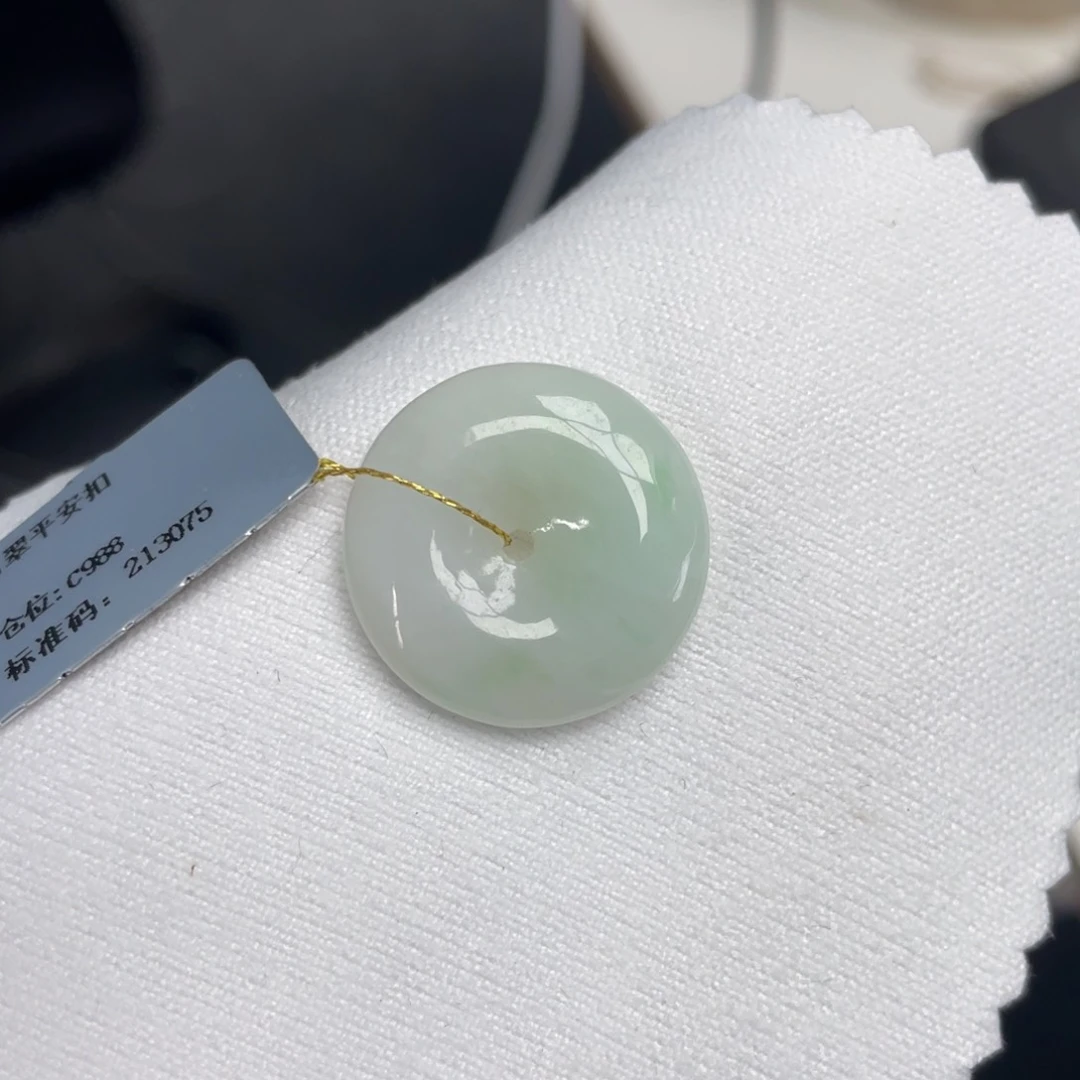 翡翠未镶嵌颈饰平安扣