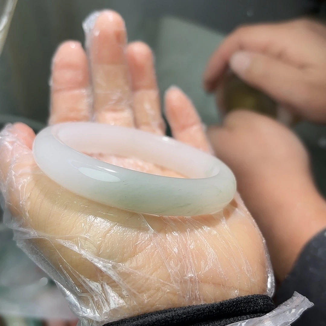 柠***檬石英质玉未镶嵌手镯