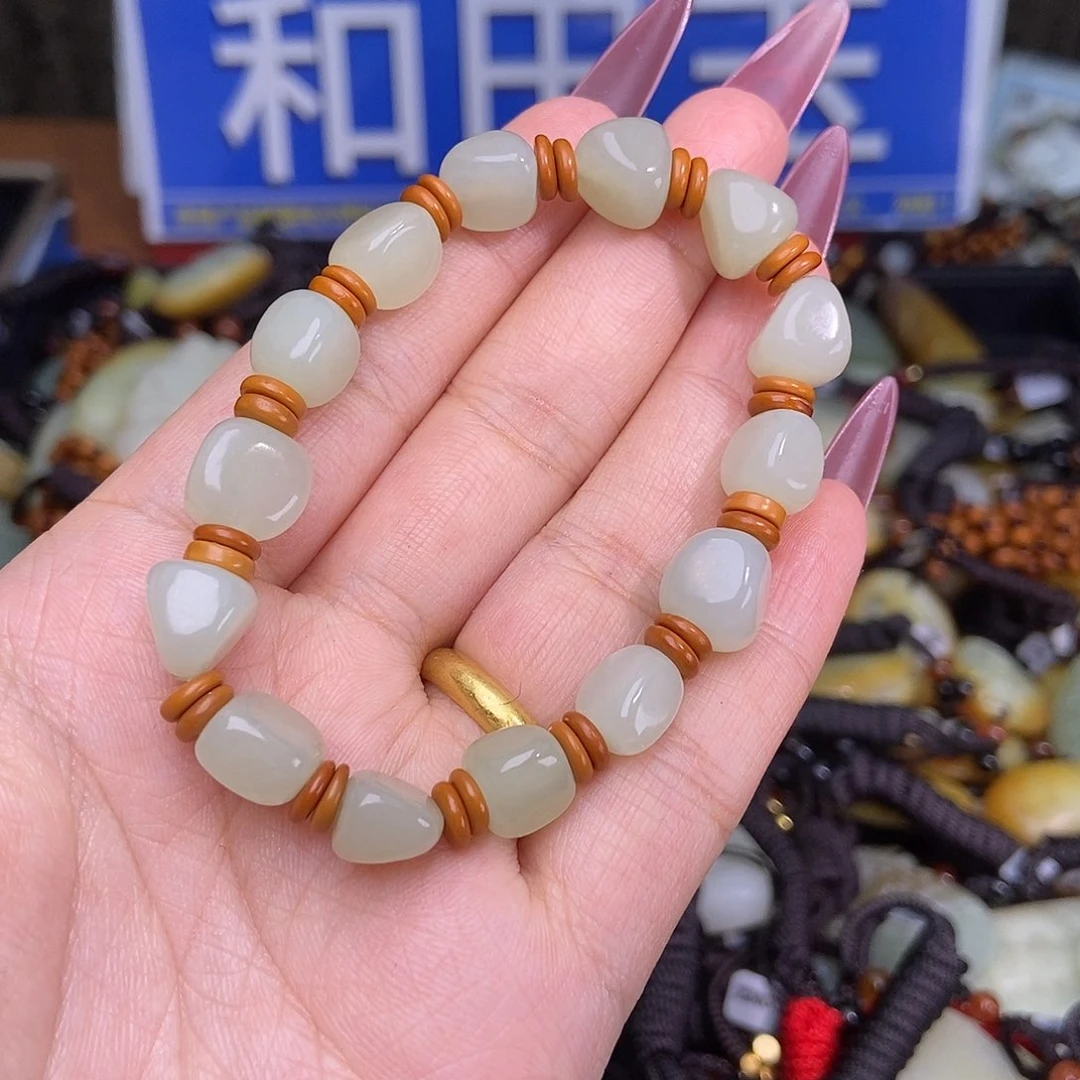 和田玉未镶嵌颈饰一***?