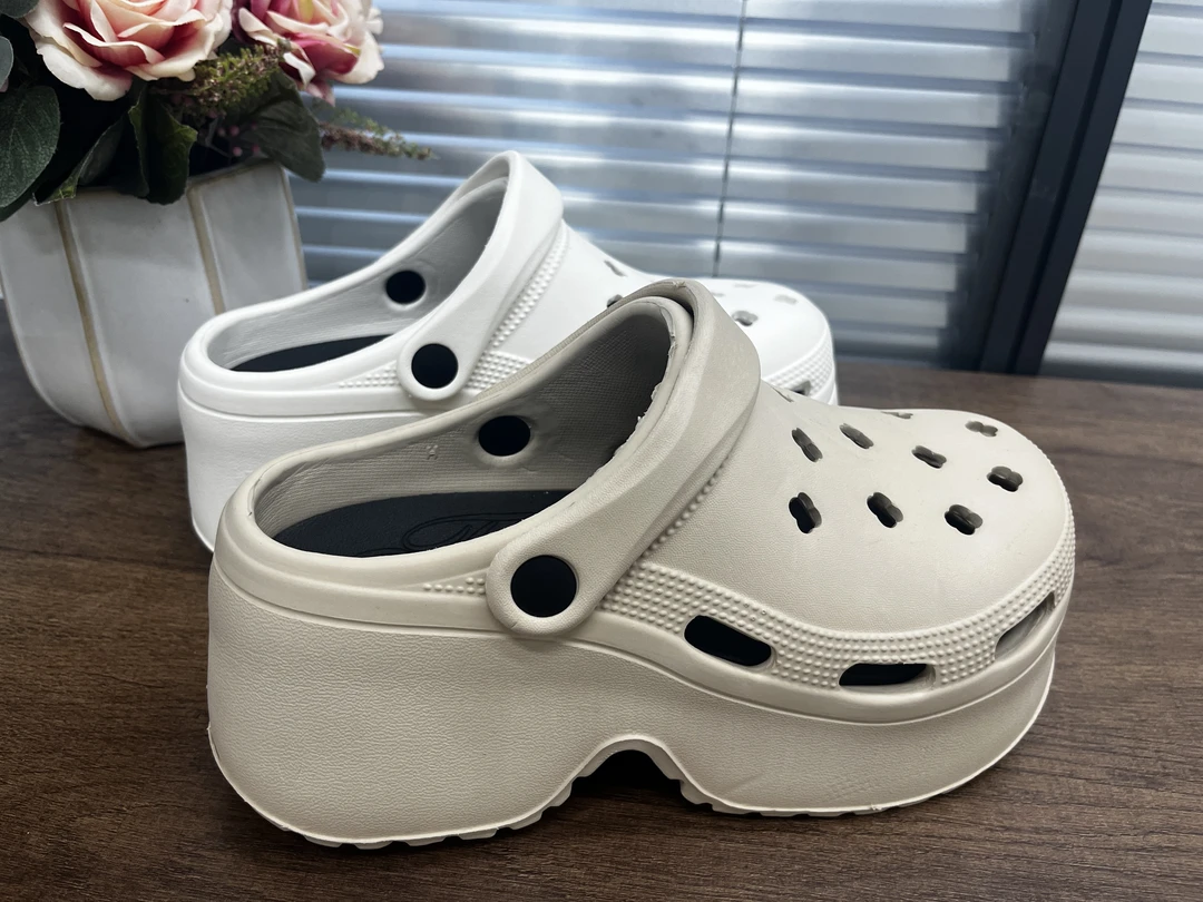 新款时尚厚底洞洞鞋555