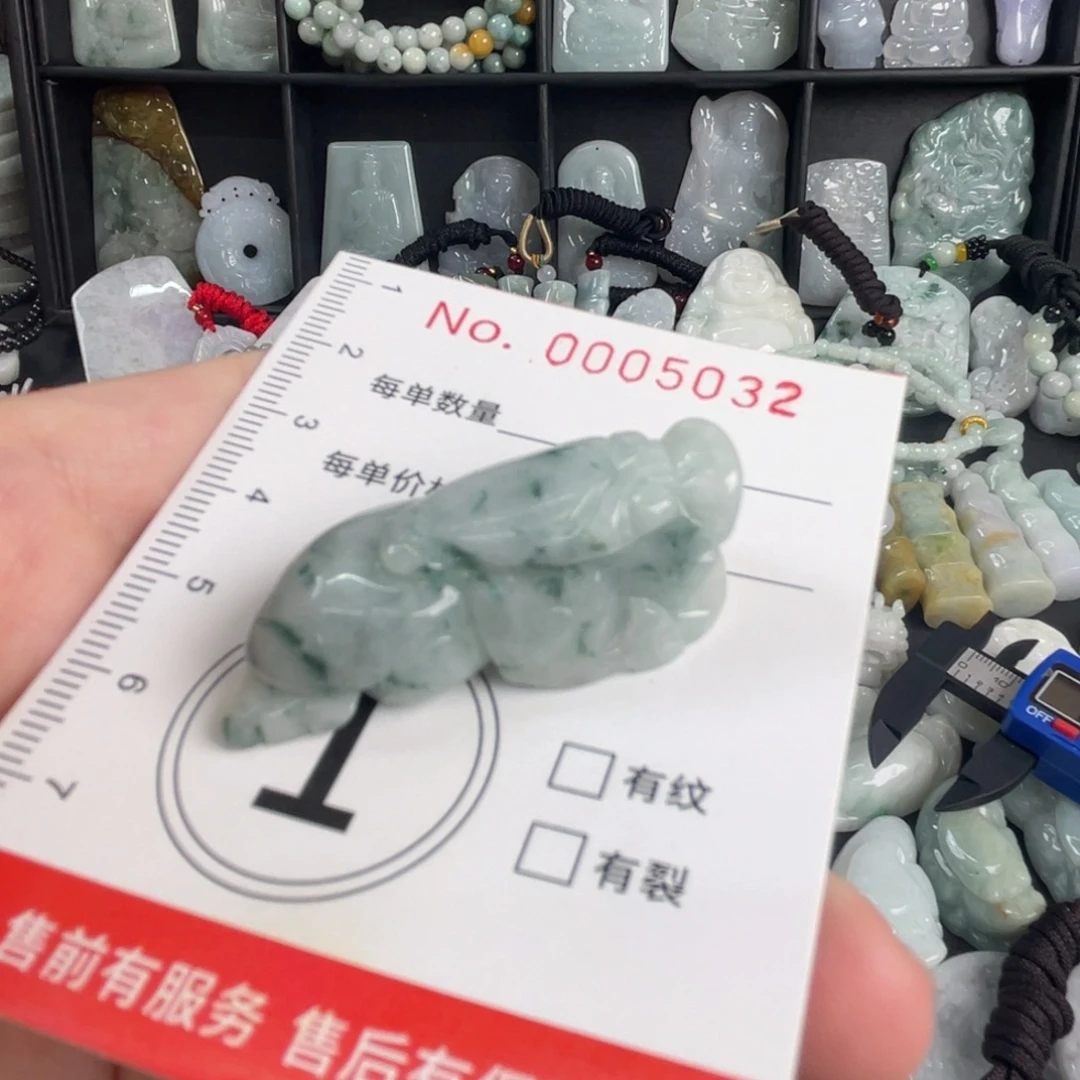 吊坠(不含链)未镶嵌翡翠