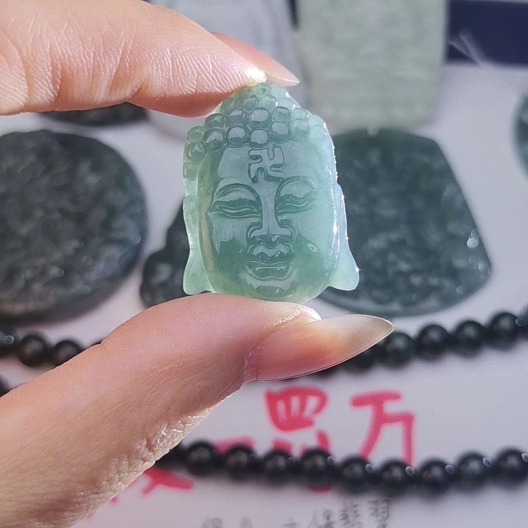 翡翠颈饰未镶嵌天然的A货翡翠