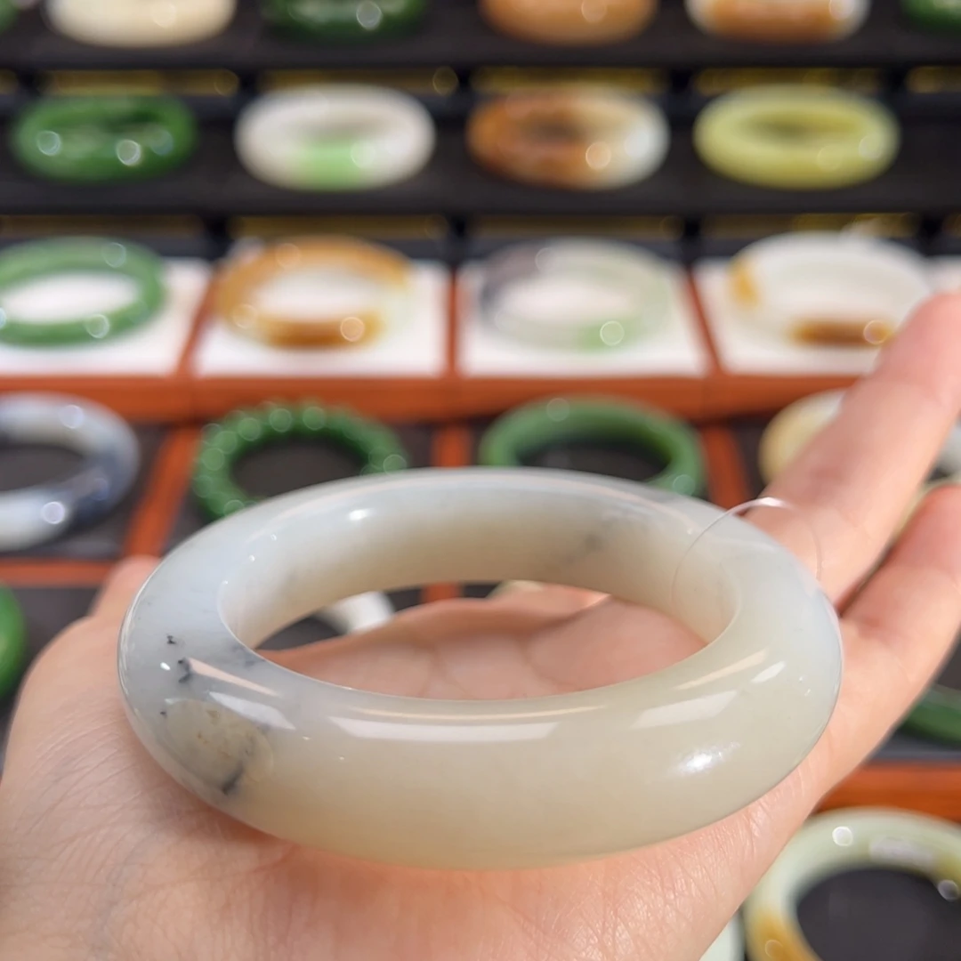 和田玉（白玉）未镶嵌手镯楼兰青花糖白