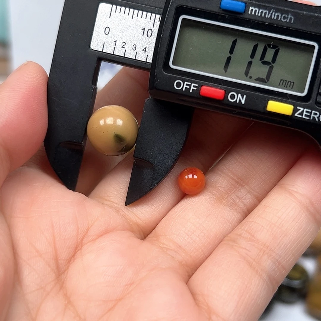 南红玛瑙未镶嵌珠宝奇石