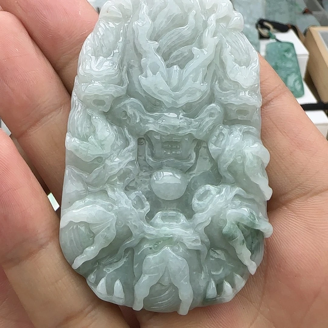 夜***色颈饰未镶嵌翡翠翡翠