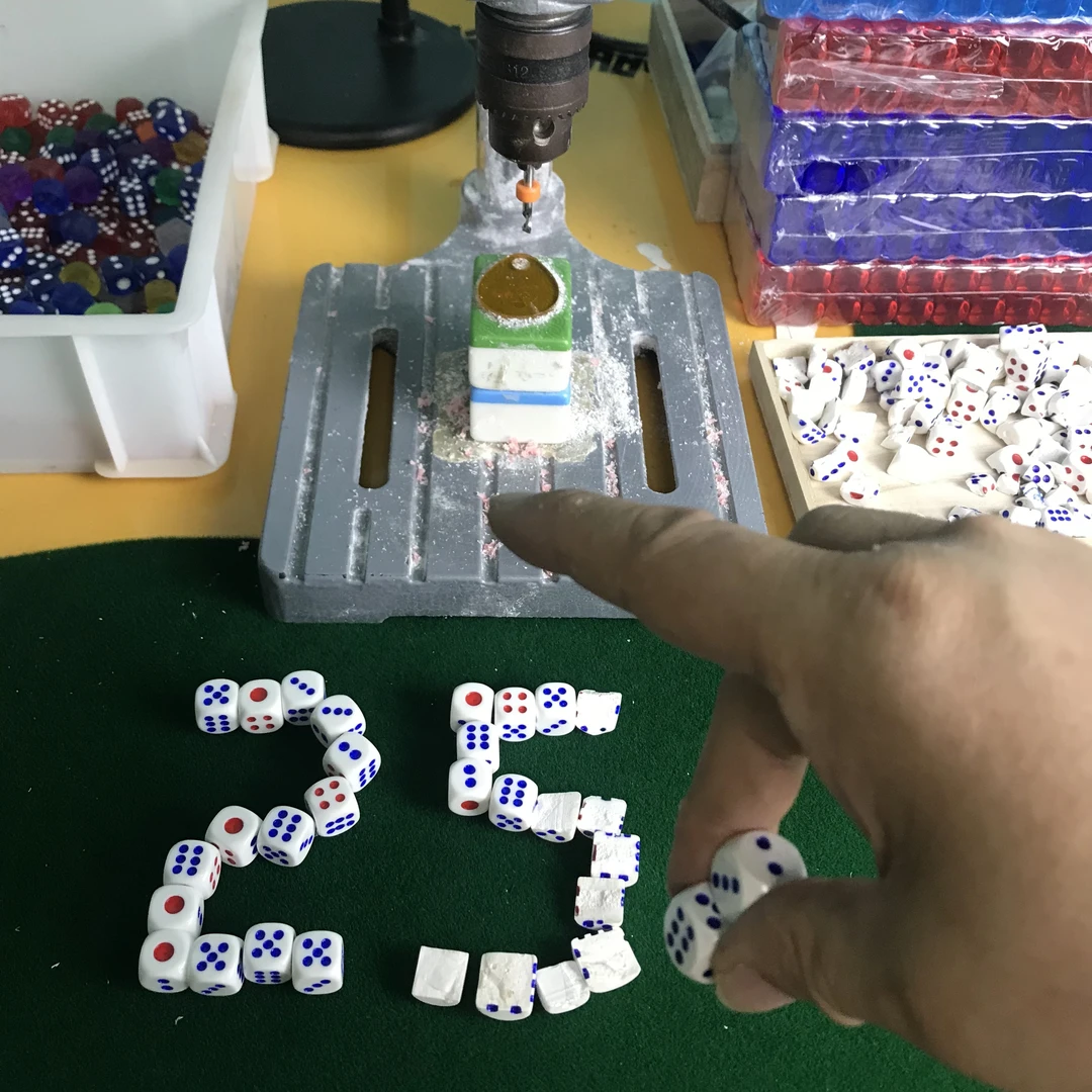 一体注塑无忧两门25转色子白料灰料台湾料敲开无物无脏色子骰子