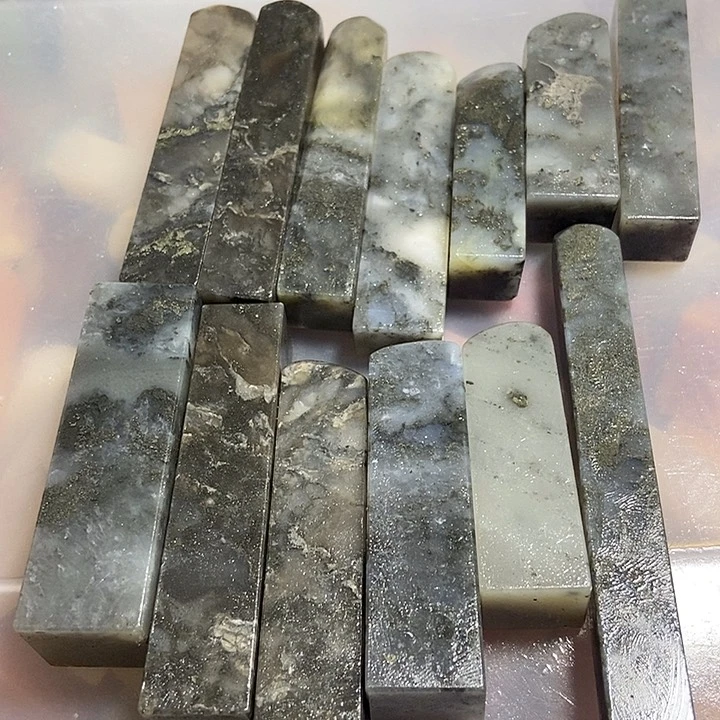 寿山石印石家***畔感谢你的支持，不退不换。