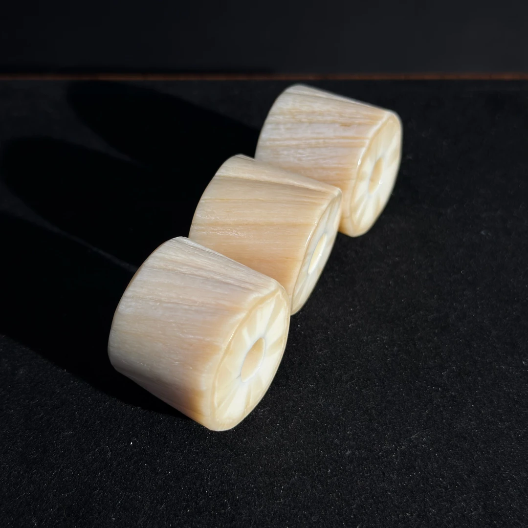 书潼猛犸象牙（独独勒子）原皮直切，直径31长度25，有瑕疵顺丰包邮！