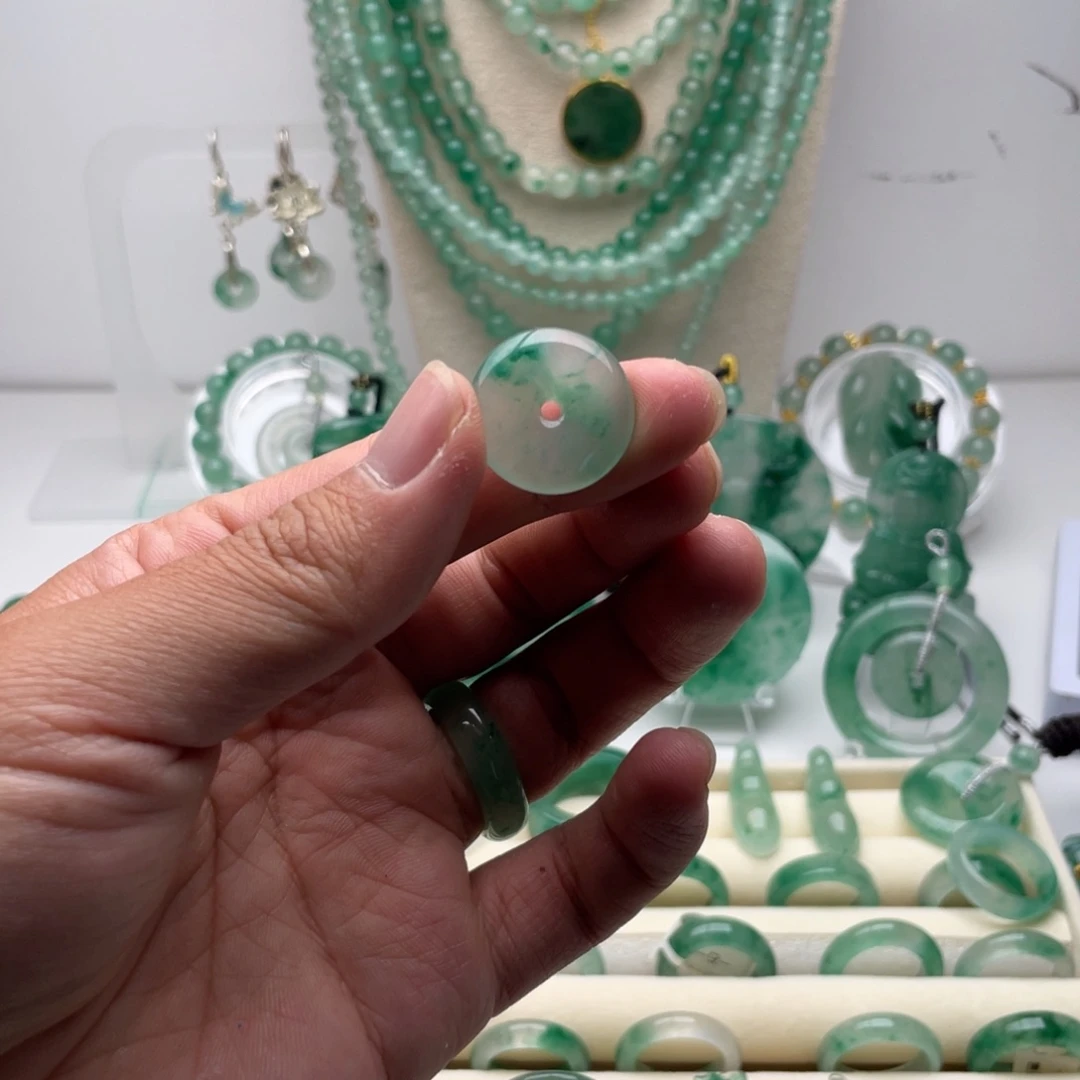 石英质玉未镶嵌颈饰