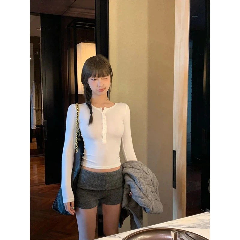 秋季简约风小众修身显瘦百搭时尚薄款长袖上衣气质高腰短裤套装