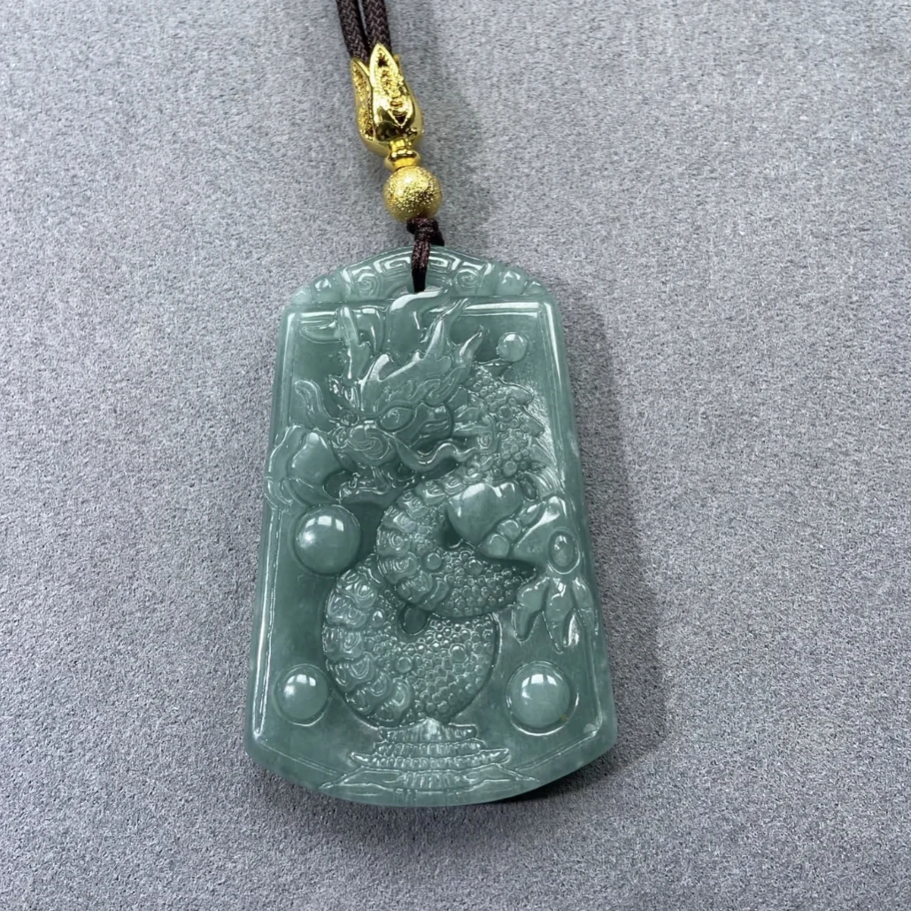 翡翠A货蓝水冰底满绿大龙牌高52宽35厚4.5