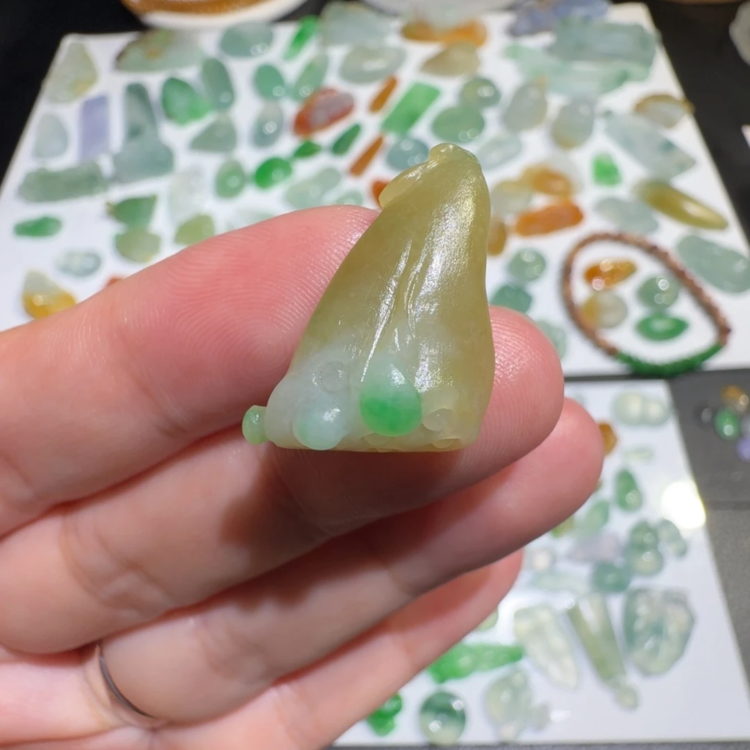 定制翡翠未镶嵌黄加绿莲蓬