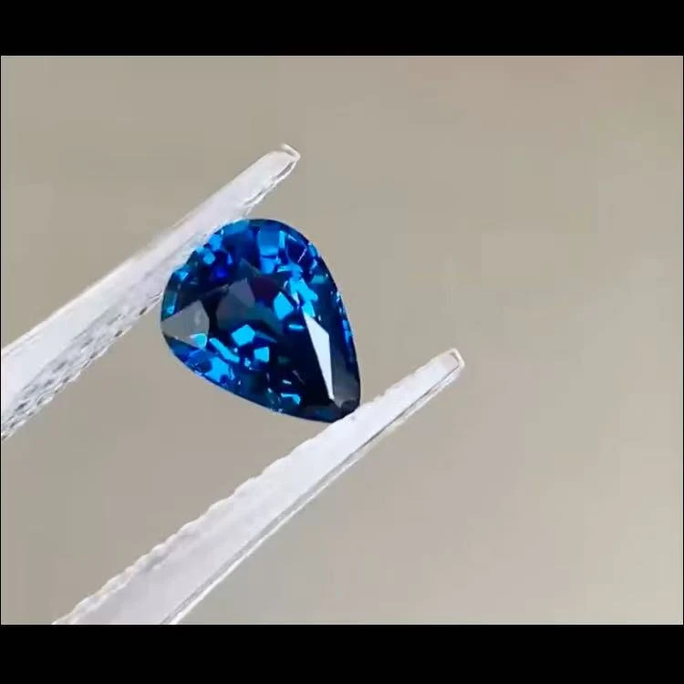 天然斯里蓝卡皇家蓝蓝宝石，1.24克拉