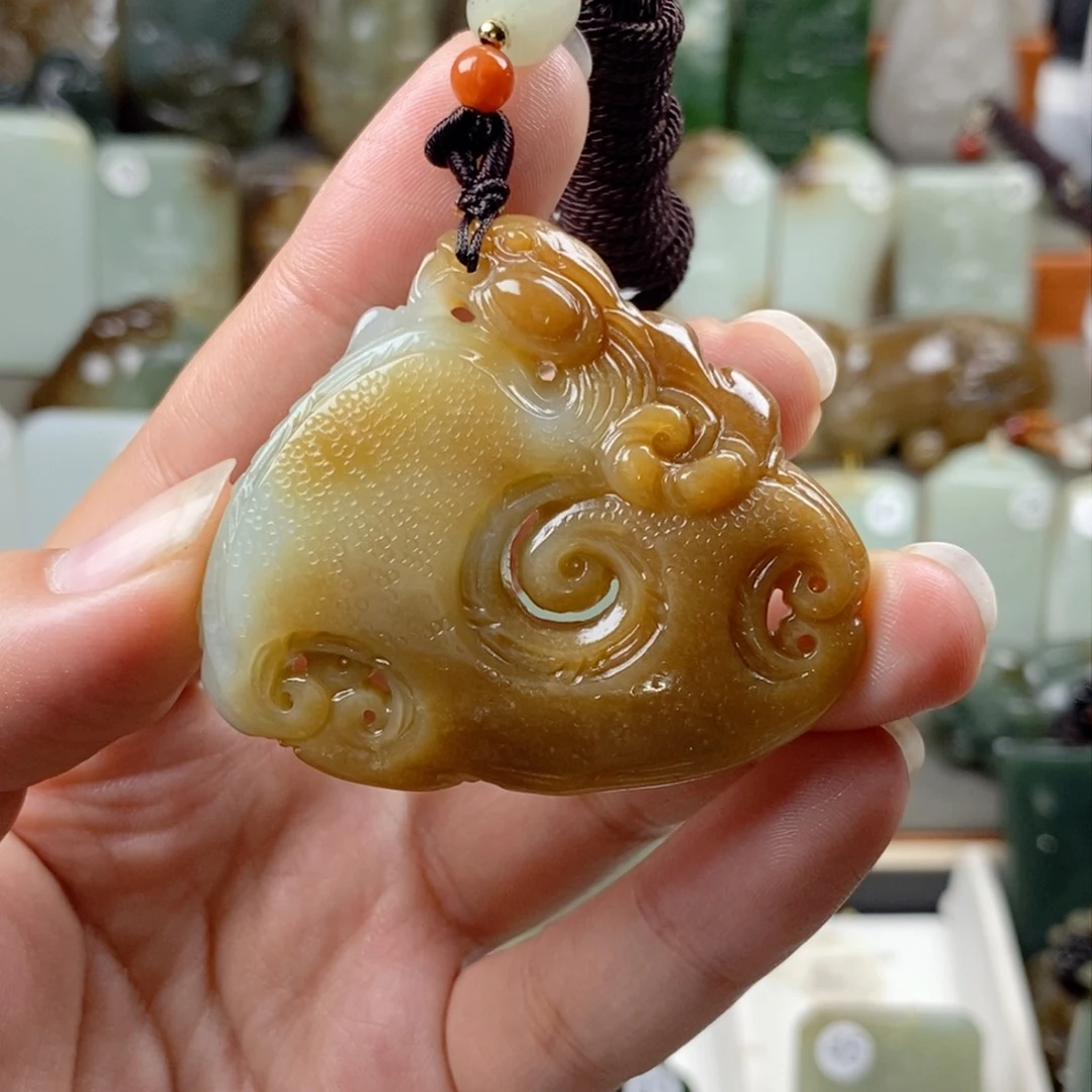 颈饰未镶嵌和田玉（糖玉）