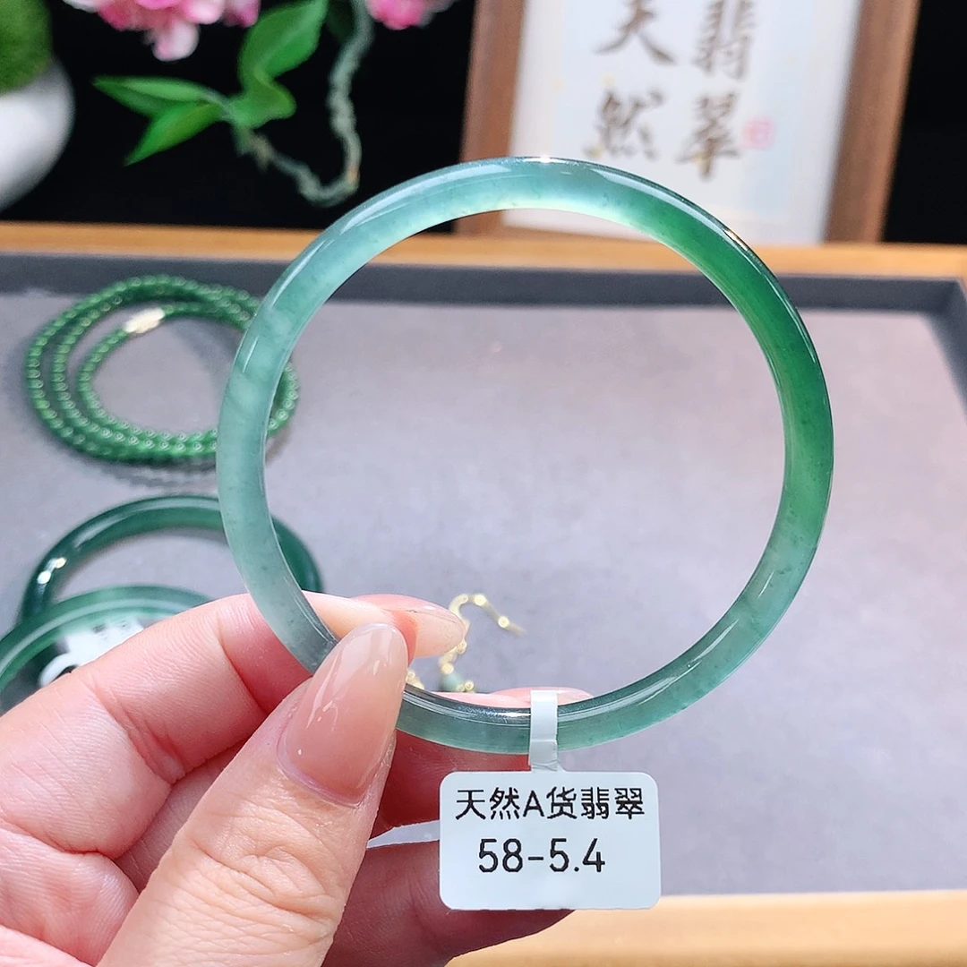 未镶嵌手镯（圆镯）翡翠