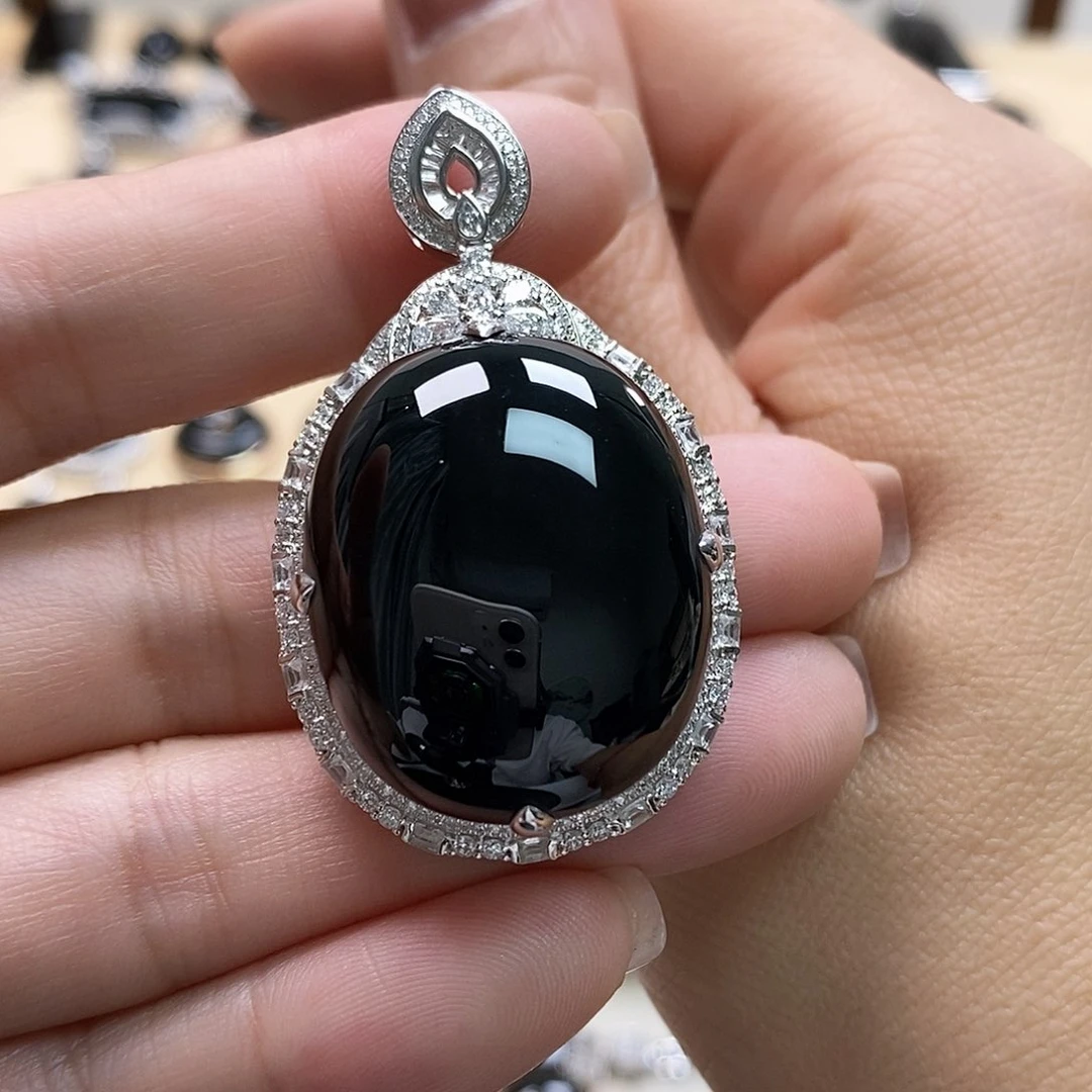 翡翠颈饰18K金镶嵌墨翠