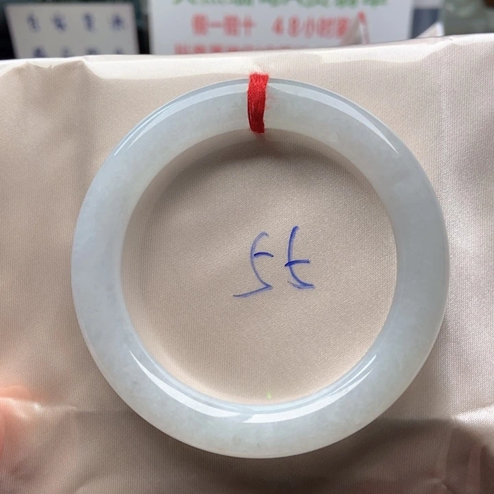 翡翠未镶嵌手镯.1