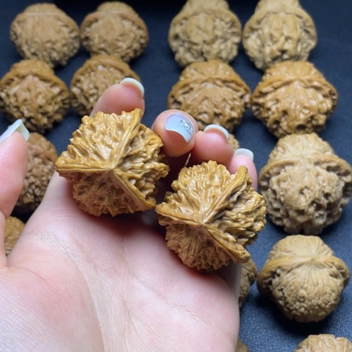 文玩核桃吊坠38盘山三棱