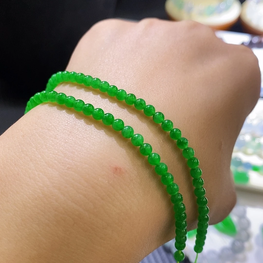 颈饰未镶嵌翡翠多样发其一，（单颗）