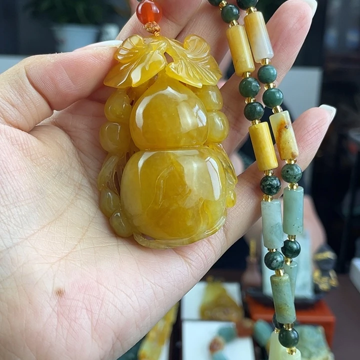 岫玉未镶嵌颈饰挂件