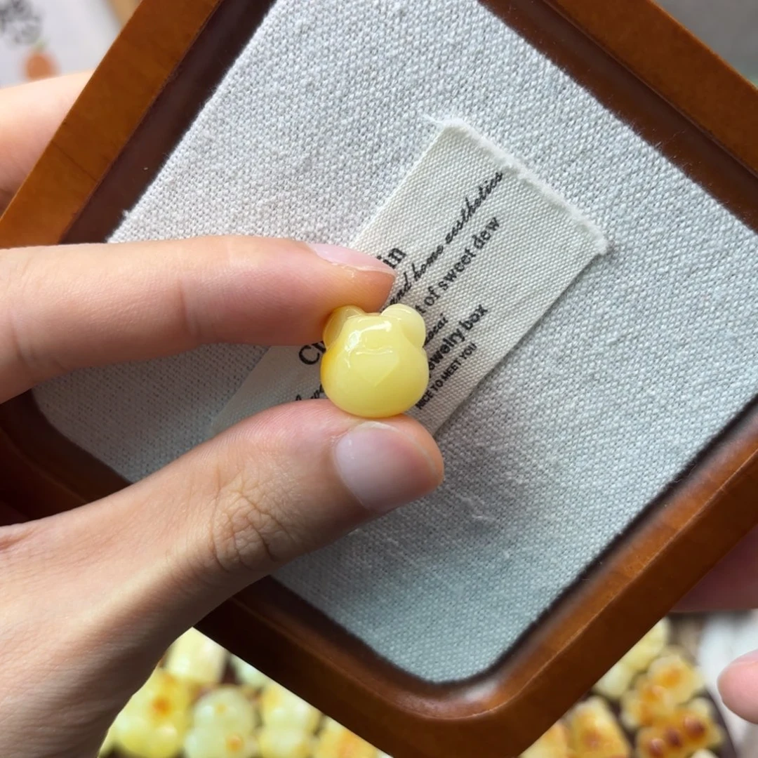 未镶嵌琥珀裸石熊头