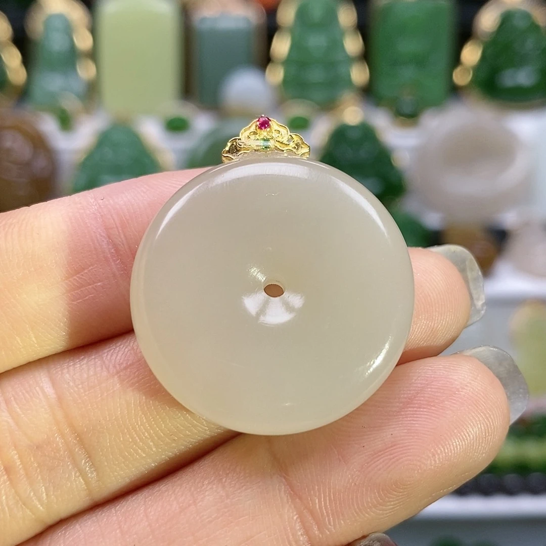 和田玉颈饰18K金镶嵌