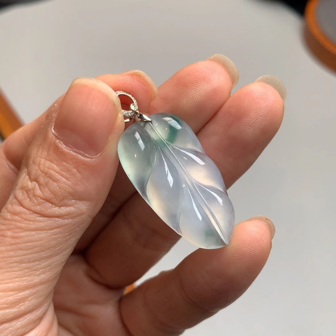 翡翠颈饰18K金镶嵌天然缅甸翡翠吊坠