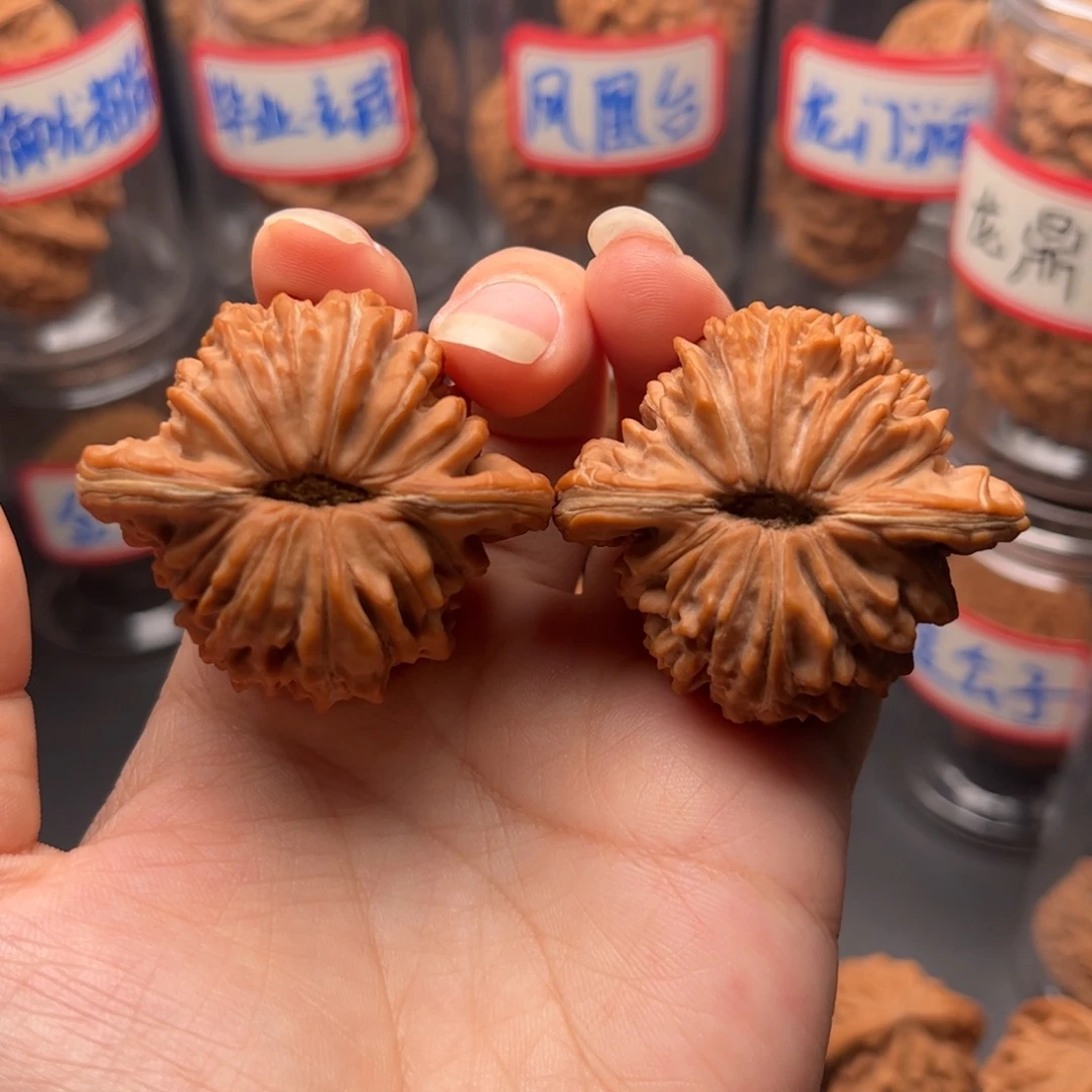 把件文玩核桃44红皮山地楼