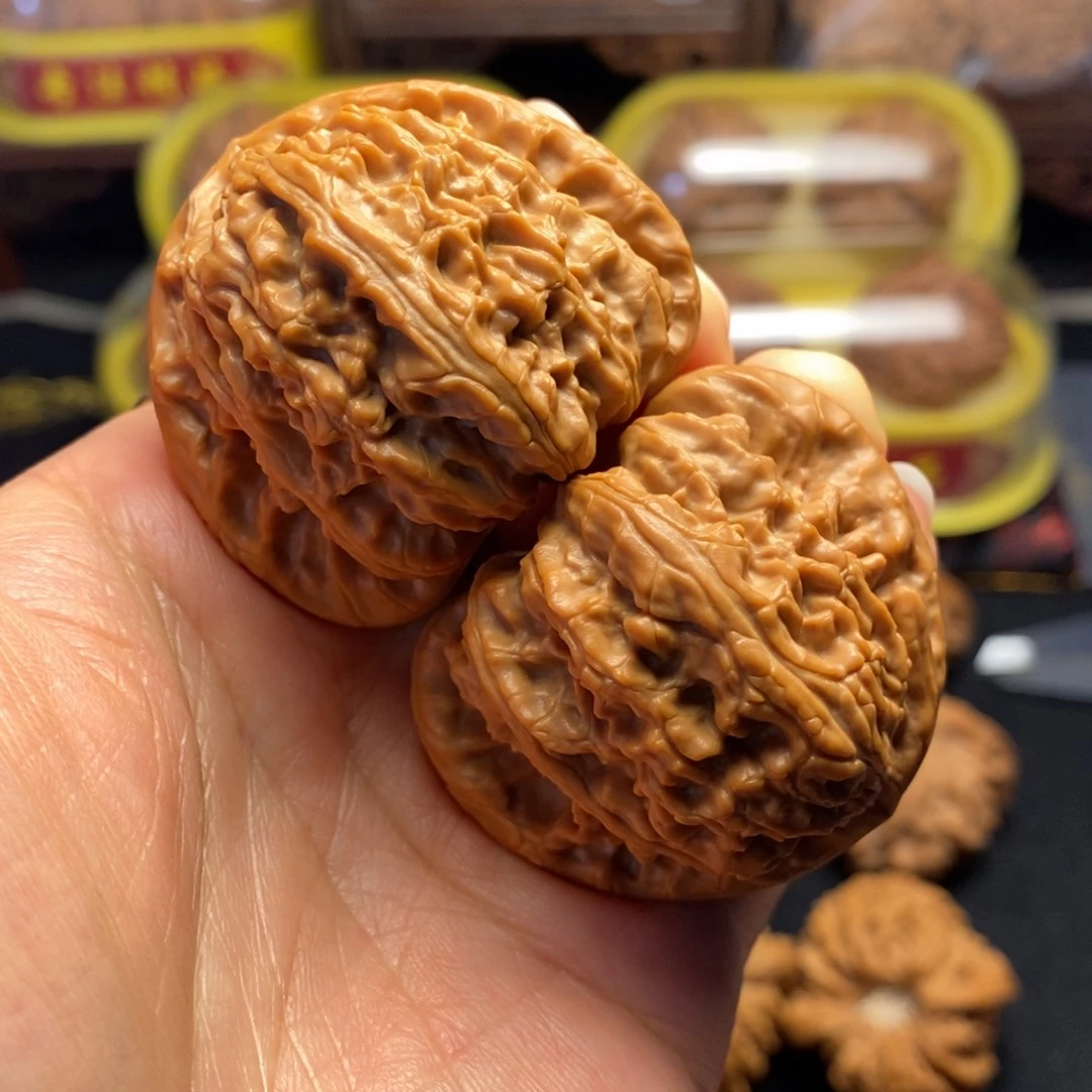 把件桃核三角白狮子44