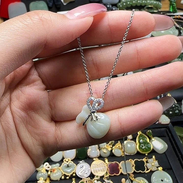 和田玉银S925镶嵌吊坠(赠链)