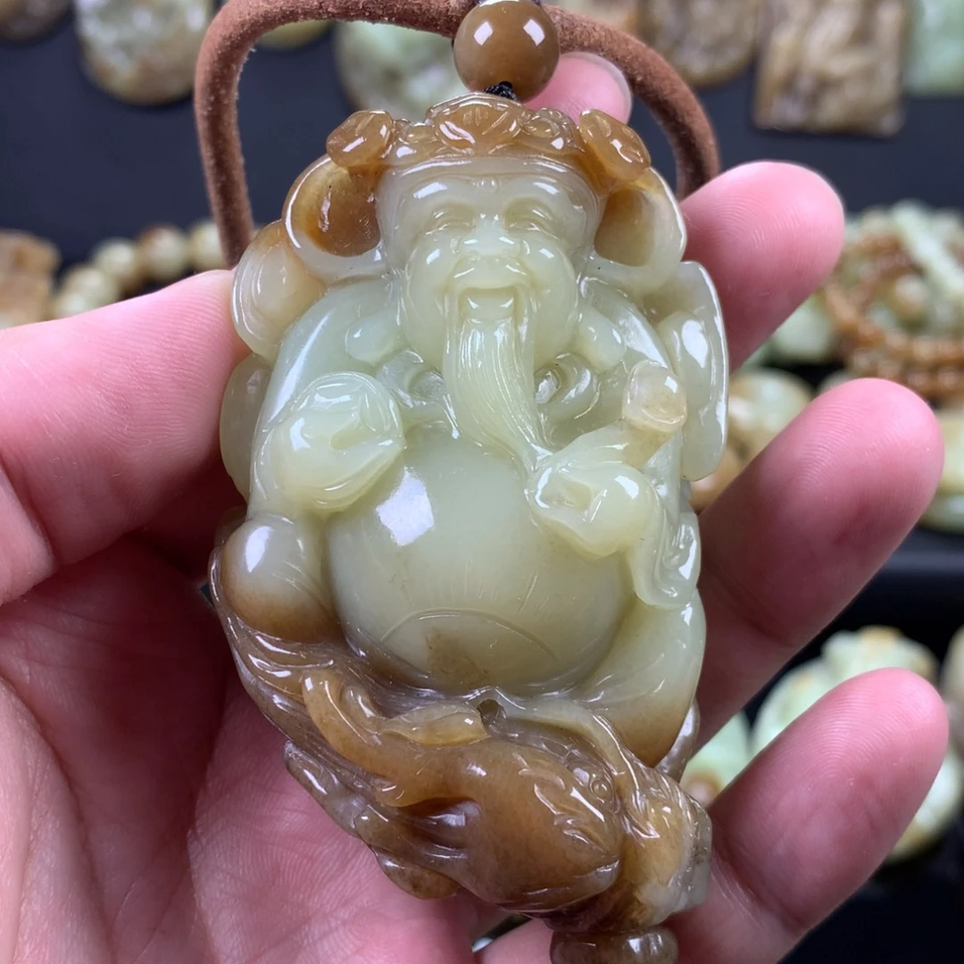 谧***雨和田玉未镶嵌把件