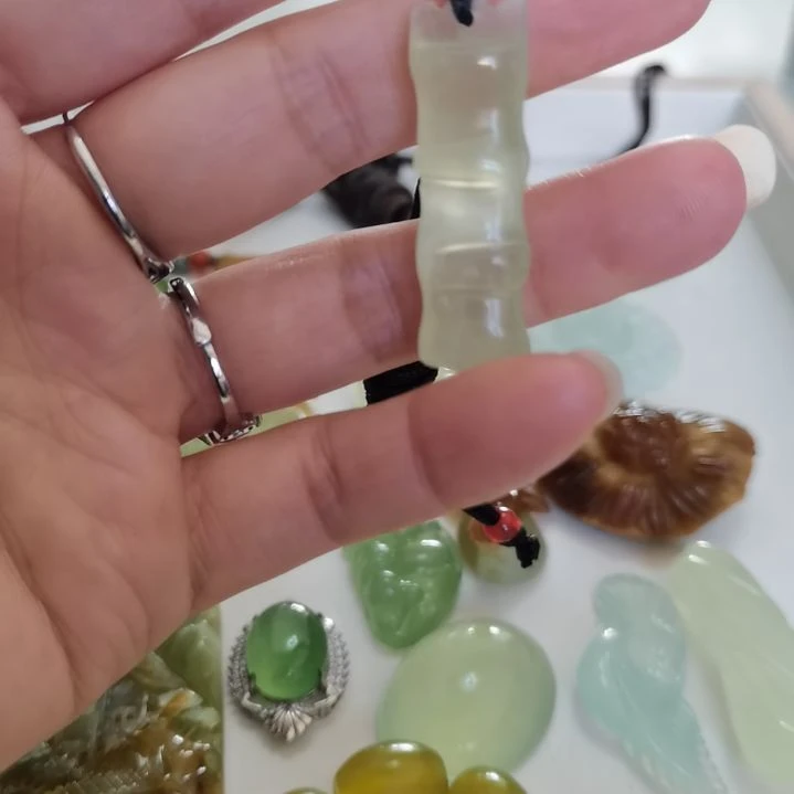蛇纹石玉未镶嵌吊坠