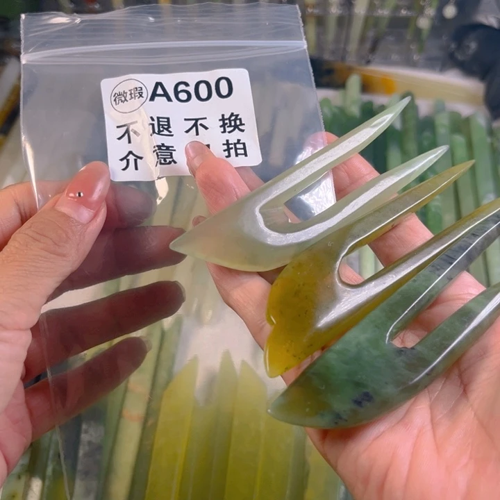 玮***未镶嵌蛇纹石玉发簪