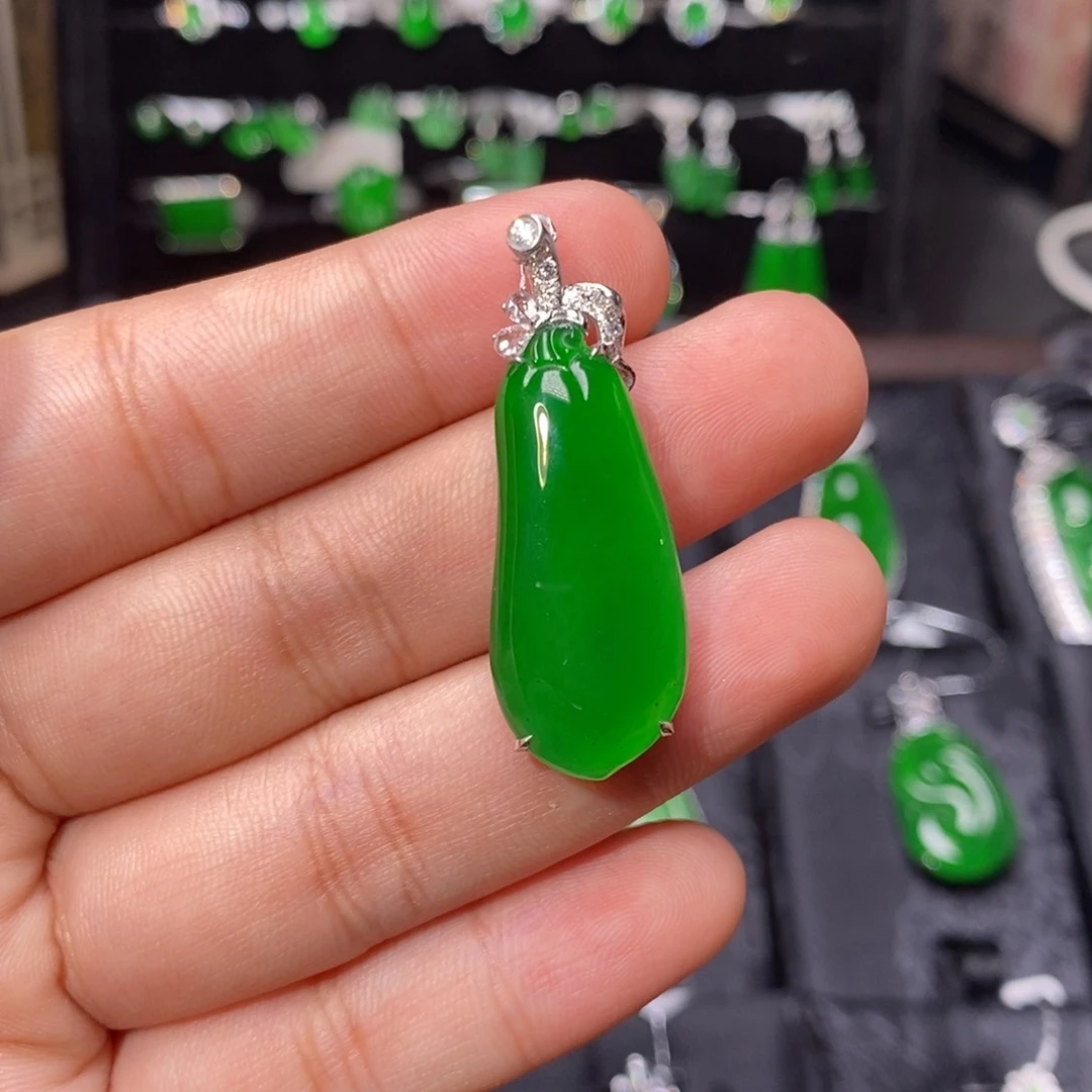 颈饰18K金镶嵌翡翠天然翡翠