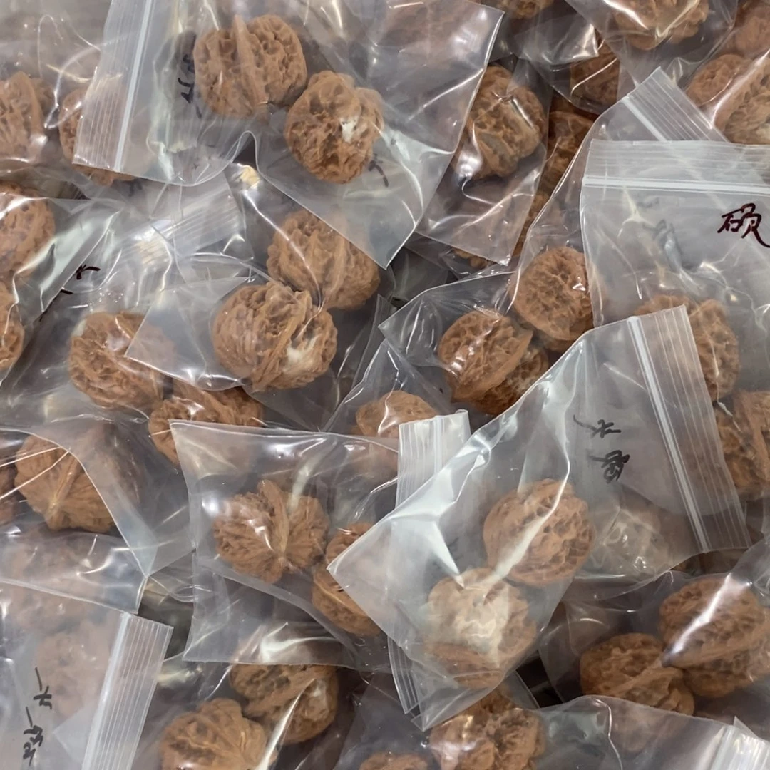 文玩核桃吊坠硕头有瑕疵