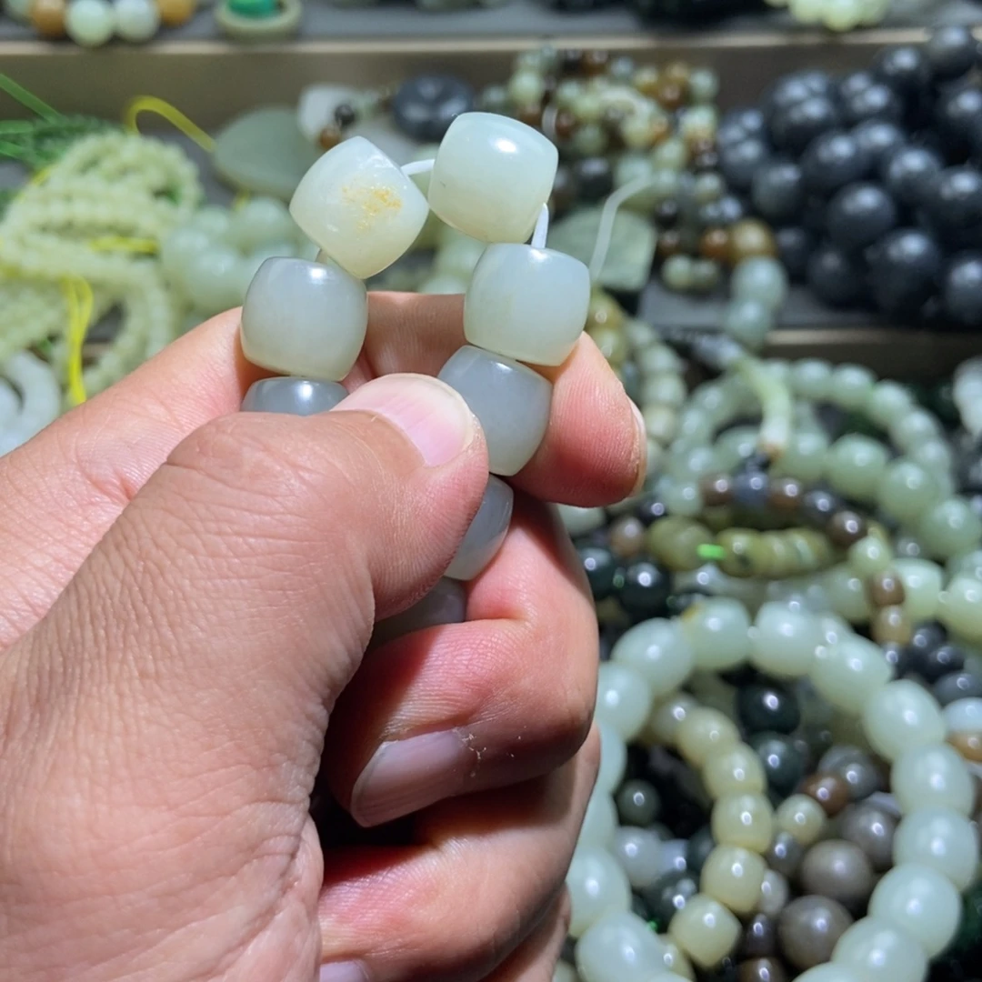 酒****项链未镶嵌和田玉（糖玉）