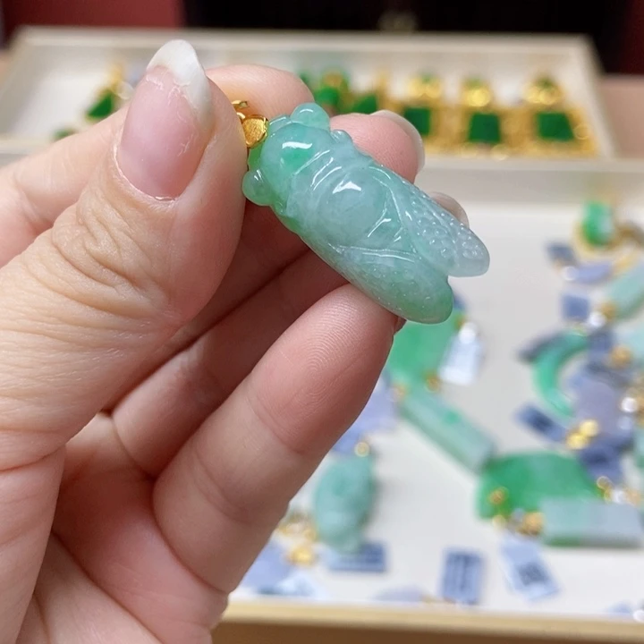翡翠未镶嵌颈饰吊坠