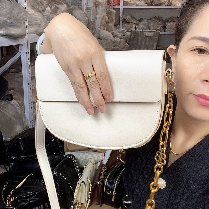 蚕丝小牛剖层皮革PU