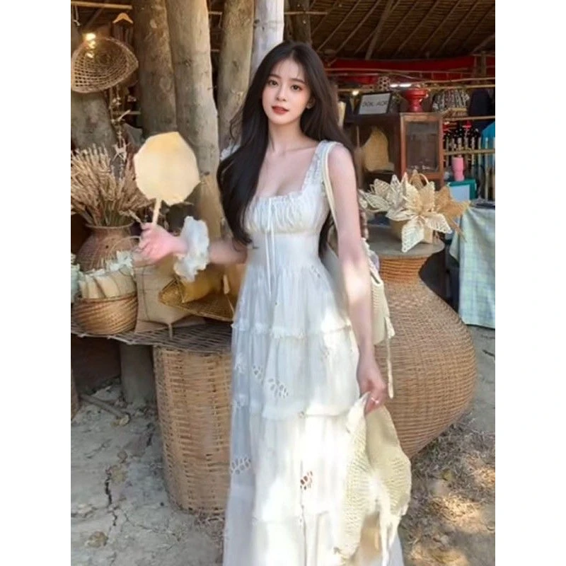 海边度假风清纯掐腰裙法式漂亮独特镂空修身吊带连衣裙2025年夏季