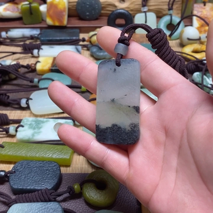 蛇纹石玉挂件未镶嵌